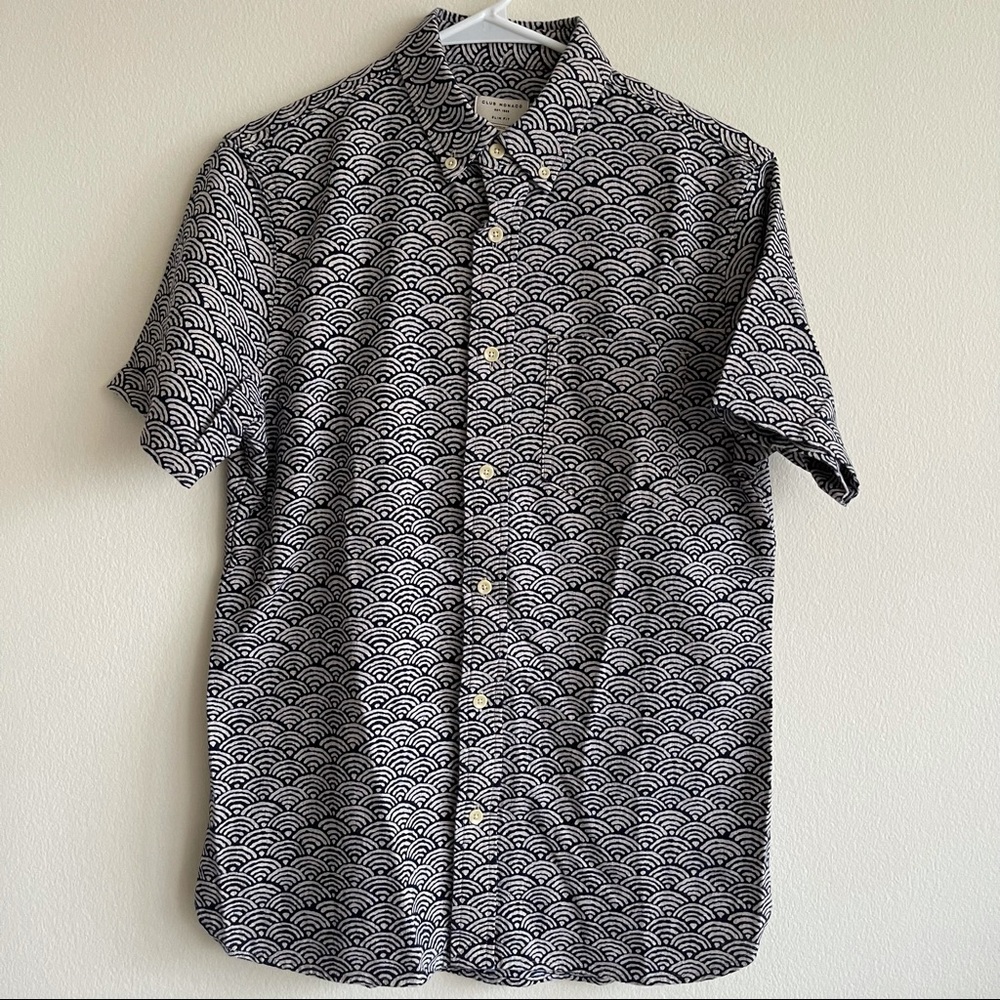 Club Monaco Black And White Printed Short Sleeve Shirt (Slim Fit)